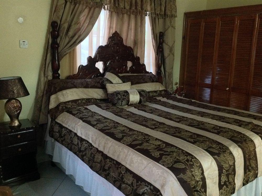 Cazwin Villas Montego Bay Esterno foto
