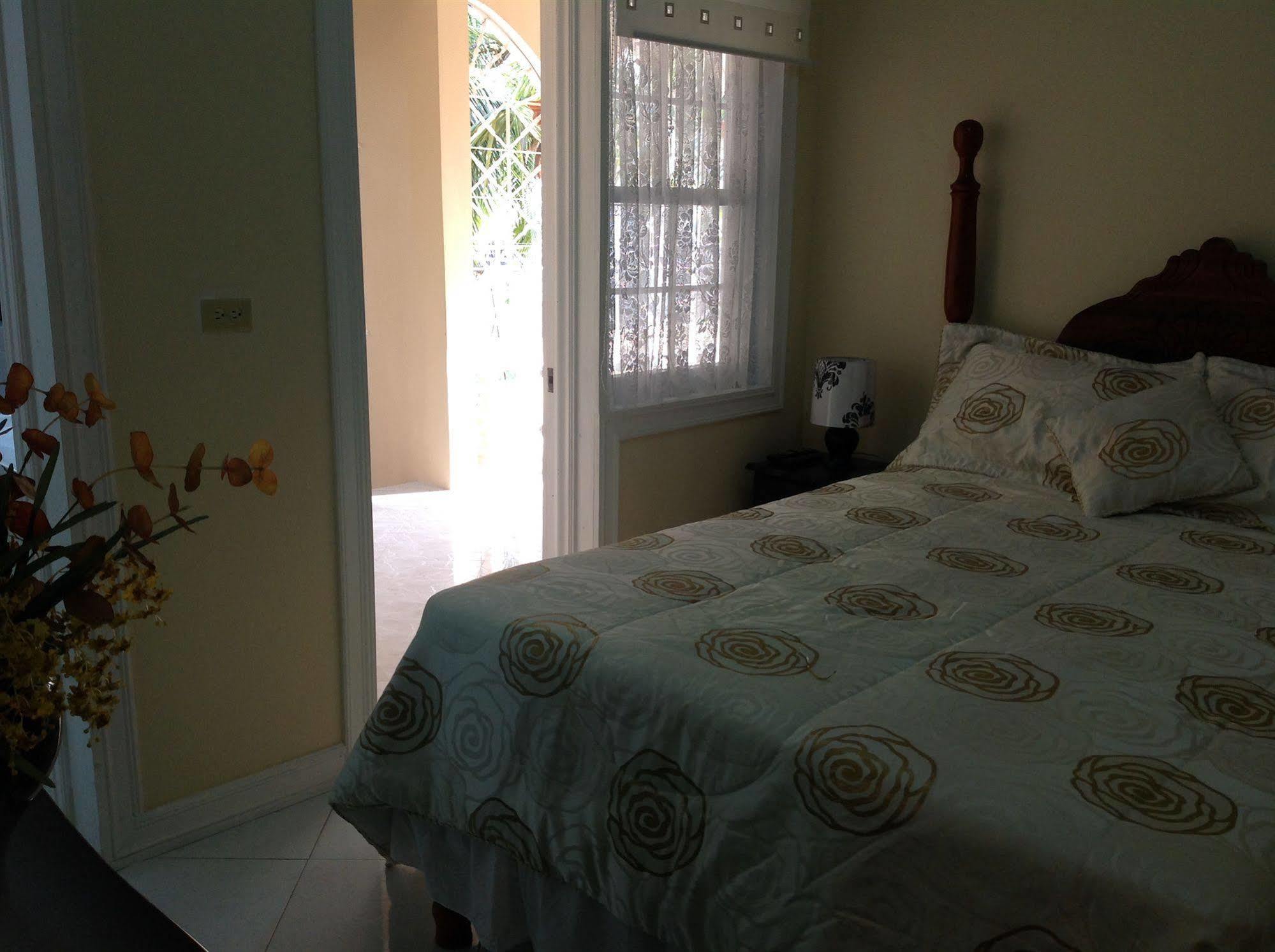 Cazwin Villas Montego Bay Esterno foto