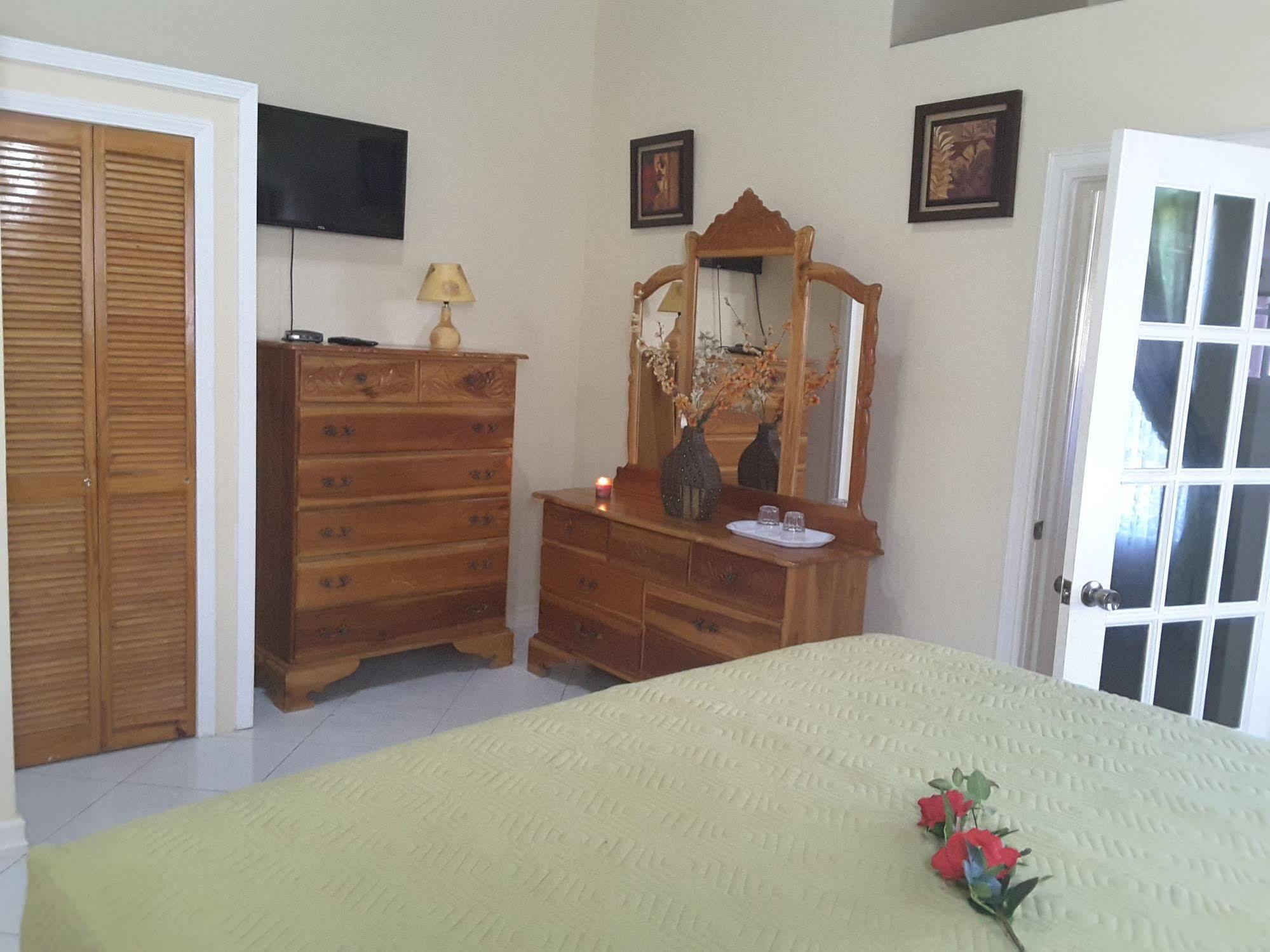 Cazwin Villas Montego Bay Esterno foto